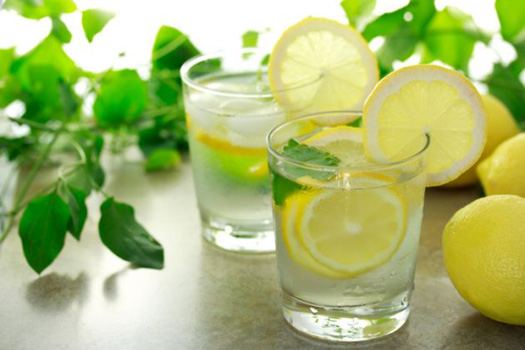 Agua-con-limón-para-bajar-de-peso